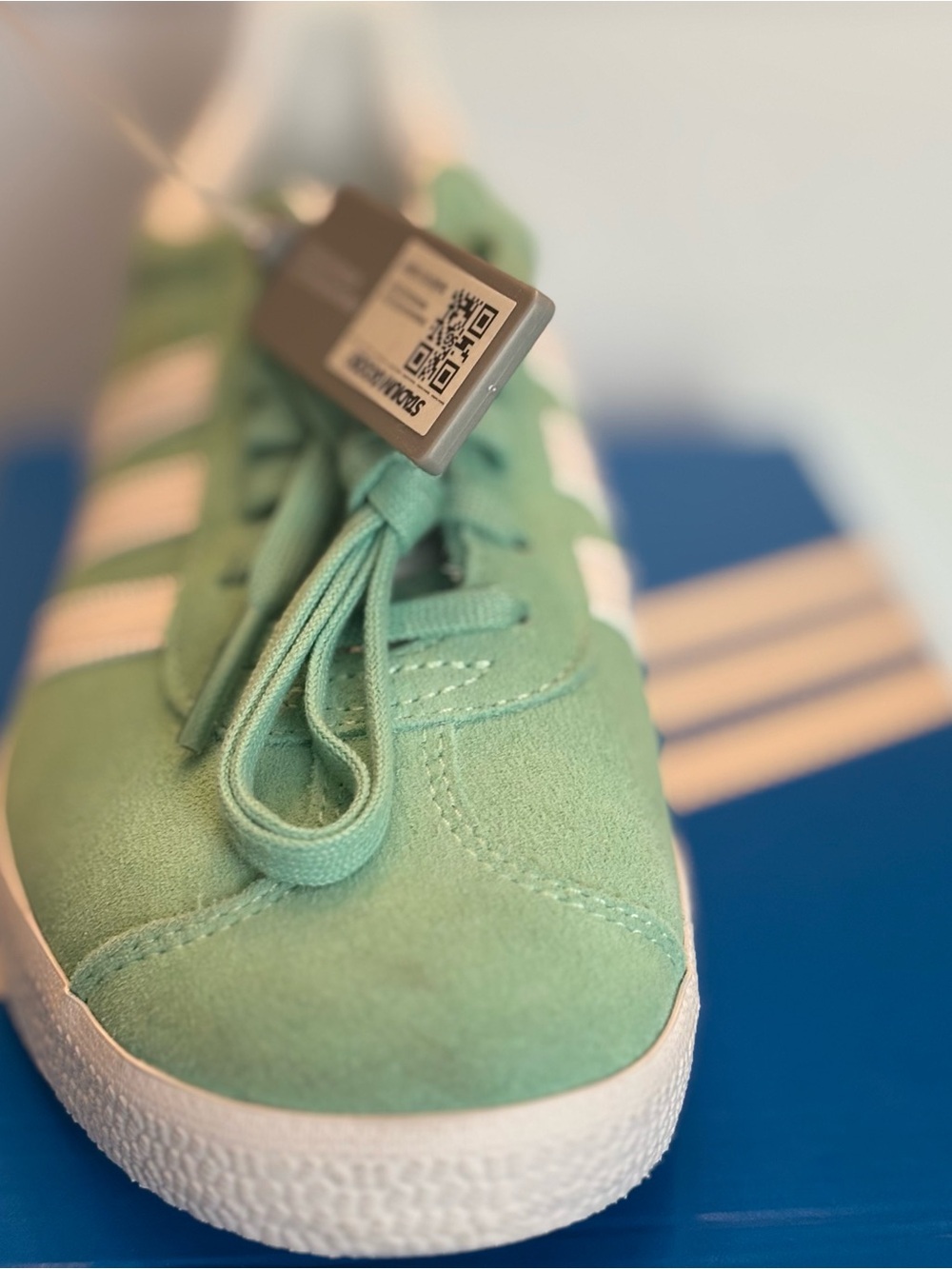 adidas Gazelle Sneakers in Mint and White New with Box 5.5 Women - Picture 3 of 7